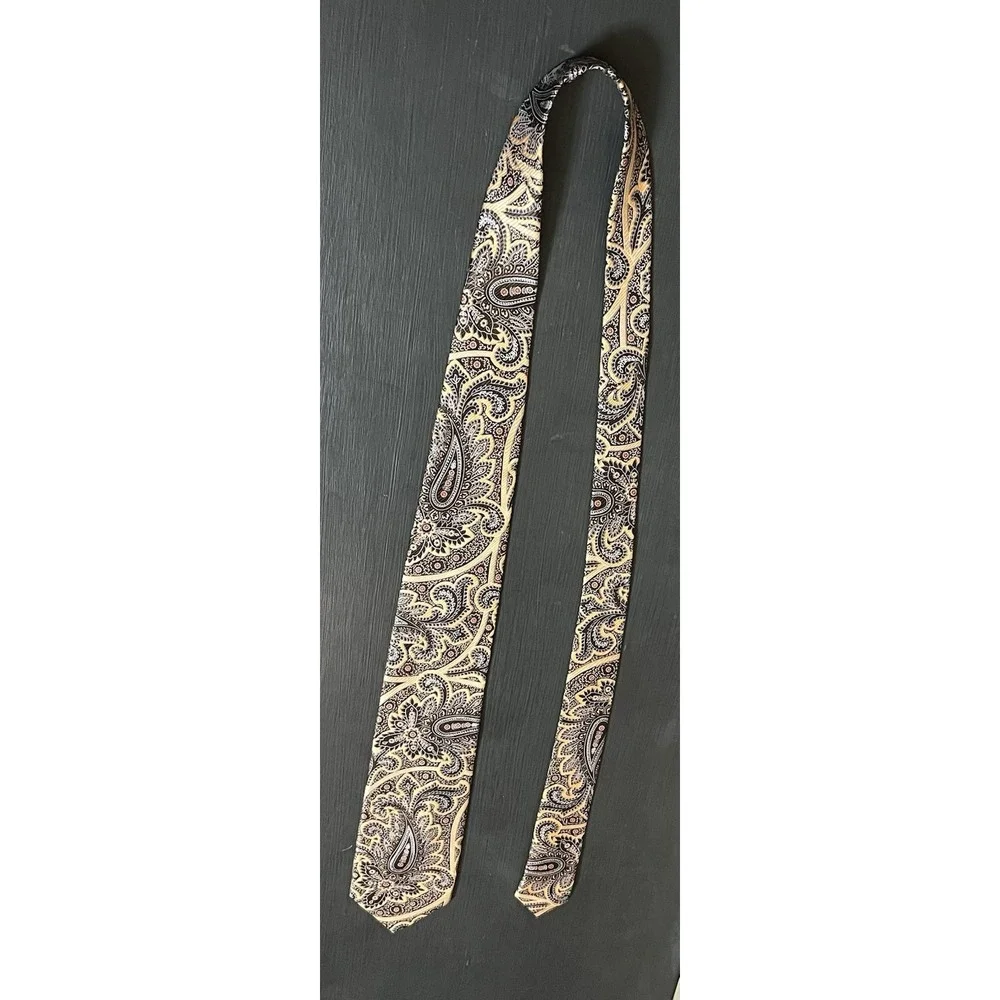 Brioni Men's‎ Paisley Tie, Burgundy And Pink  100% Silk, Italy